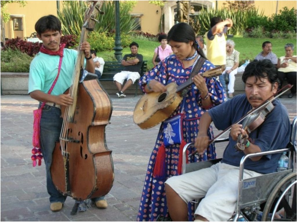 3 corrido musicians